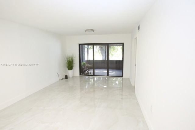 510 W Park Dr 105, Miami, FL 33172