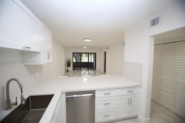510 W Park Dr 105, Miami, FL 33172
