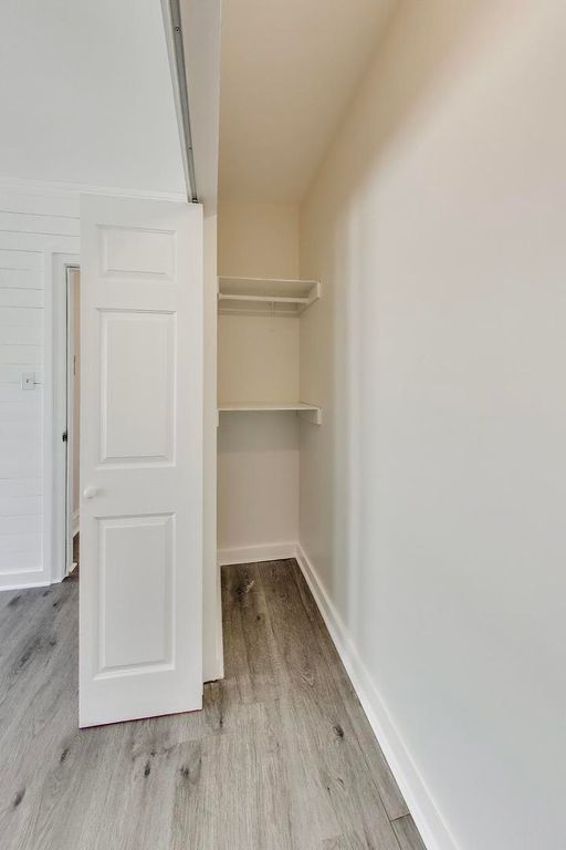 Image 14 of property listing at 142 Clyde Avenue 3W, Evanston, IL 60202