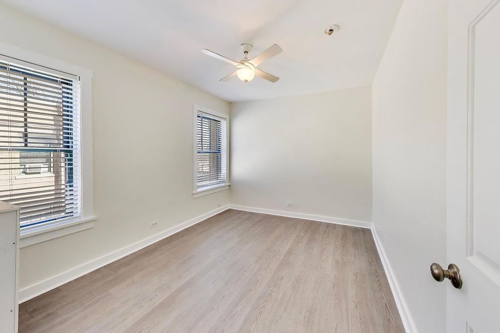 Image 15 of property listing at 142 Clyde Avenue 3W, Evanston, IL 60202