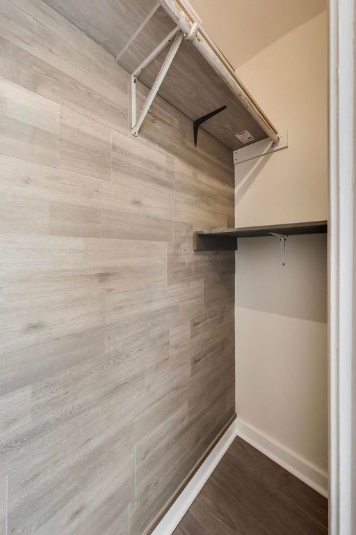 Image 17 of property listing at 142 Clyde Avenue 3W, Evanston, IL 60202