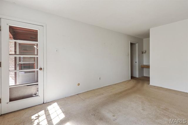 8728 Santa Bella Drive B, Hazelwood, MO 63042