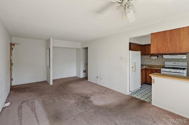 8728 Santa Bella Drive B, Hazelwood, MO 63042