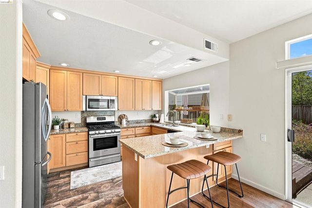 24 Southwind Cir, Richmond, CA 94804
