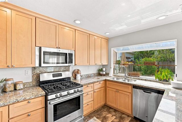 24 Southwind Cir, Richmond, CA 94804