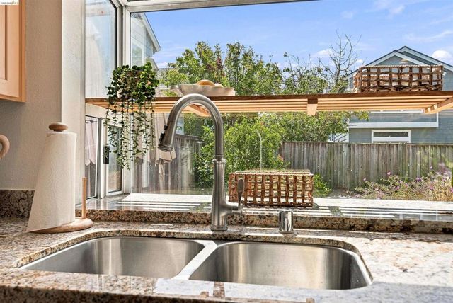 24 Southwind Cir, Richmond, CA 94804