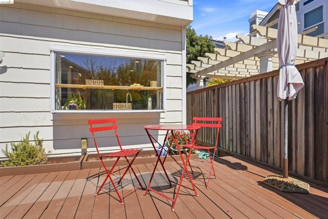 24 Southwind Cir, Richmond, CA 94804