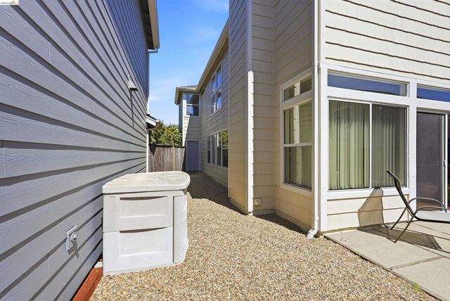 24 Southwind Cir, Richmond, CA 94804