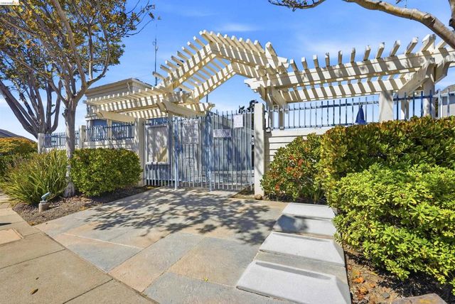 24 Southwind Cir, Richmond, CA 94804