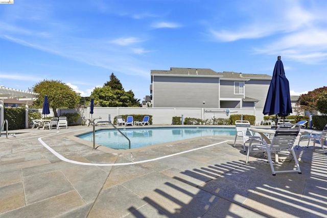 24 Southwind Cir, Richmond, CA 94804