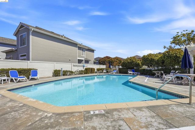 24 Southwind Cir, Richmond, CA 94804