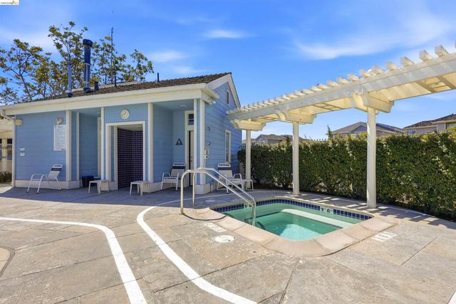 24 Southwind Cir, Richmond, CA 94804