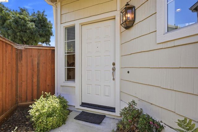 24 Southwind Cir, Richmond, CA 94804