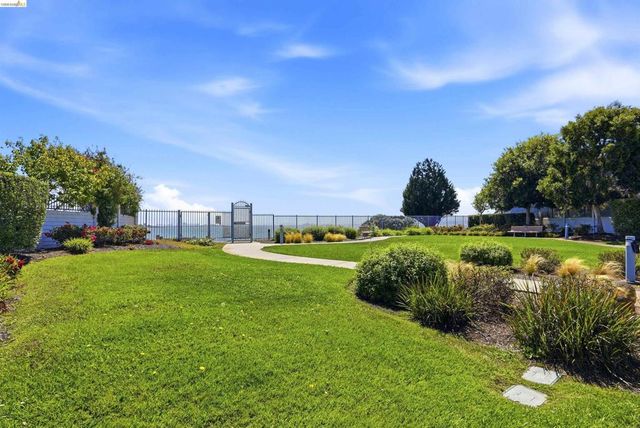 24 Southwind Cir, Richmond, CA 94804