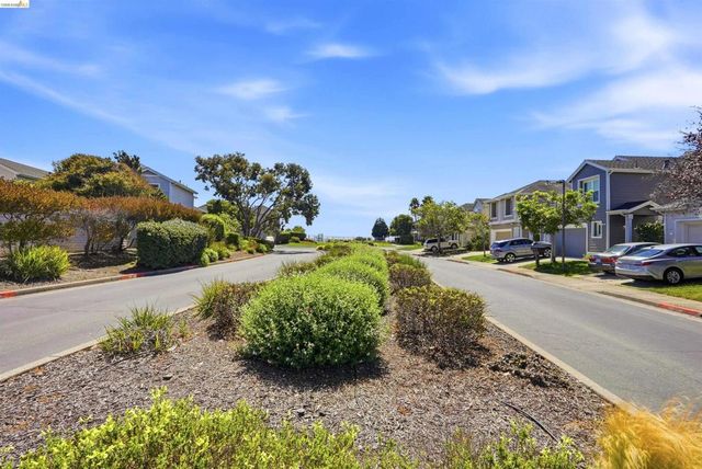 24 Southwind Cir, Richmond, CA 94804