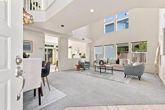 24 Southwind Cir, Richmond, CA 94804
