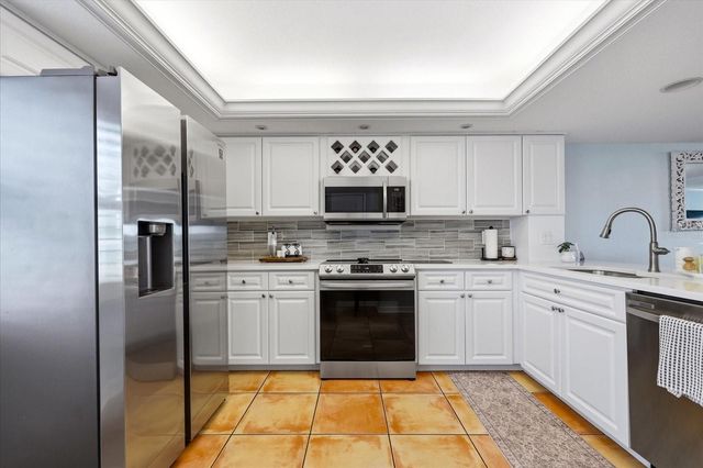 11835 3RD STREET E, Treasure Island, FL 33706