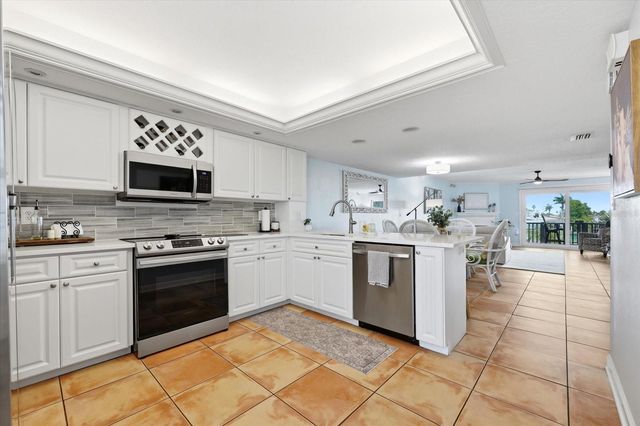 11835 3RD STREET E, Treasure Island, FL 33706