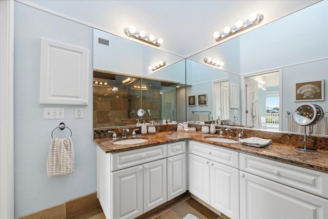 11835 3RD STREET E, Treasure Island, FL 33706