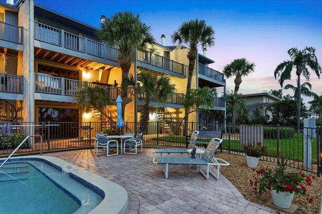 11835 3RD STREET E, Treasure Island, FL 33706