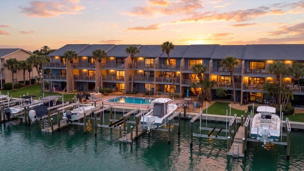 11835 3RD STREET E, Treasure Island, FL 33706