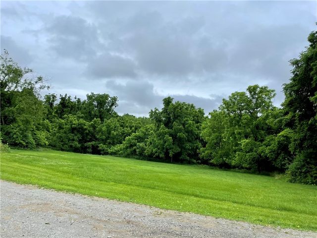 1027 Locust Ave, South Strabane, PA 15301