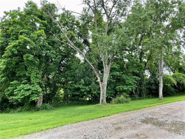 1027 Locust Ave, South Strabane, PA 15301