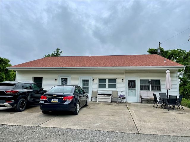 1027 Locust Ave, South Strabane, PA 15301