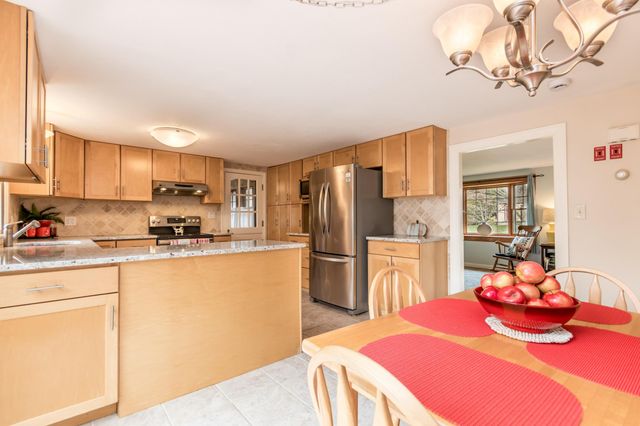 9 Mansfield Avenue, Marstons Mills, MA 02648