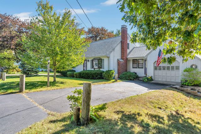 9 Mansfield Avenue, Marstons Mills, MA 02648