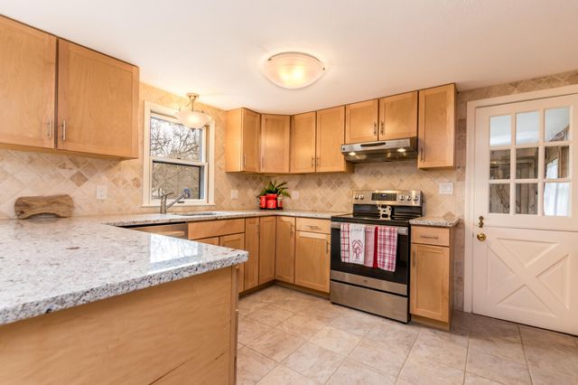 9 Mansfield Avenue, Marstons Mills, MA 02648