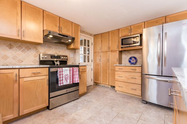 9 Mansfield Avenue, Marstons Mills, MA 02648