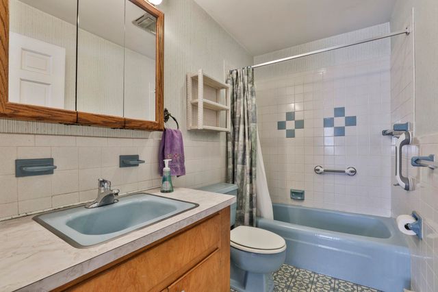 8 Prince Drive, Hudson, NH 03051