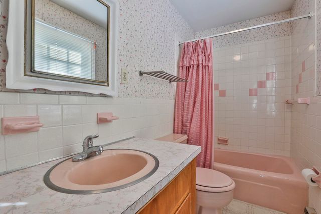 8 Prince Drive, Hudson, NH 03051