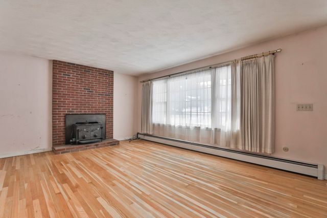 8 Prince Drive, Hudson, NH 03051