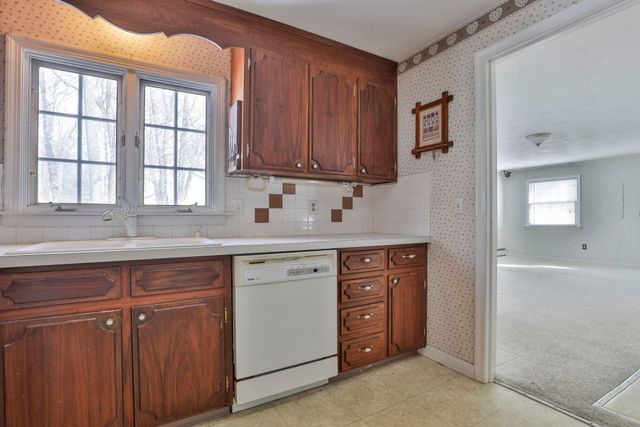 8 Prince Drive, Hudson, NH 03051