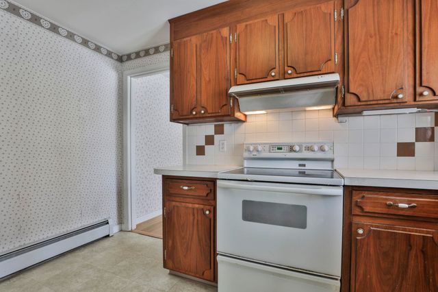 8 Prince Drive, Hudson, NH 03051