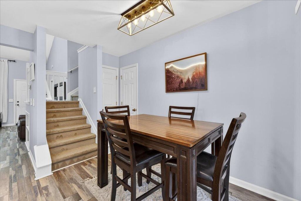 Image 11 of property listing at 8149 Shadow Oak Drive, North Charleston, SC 29406