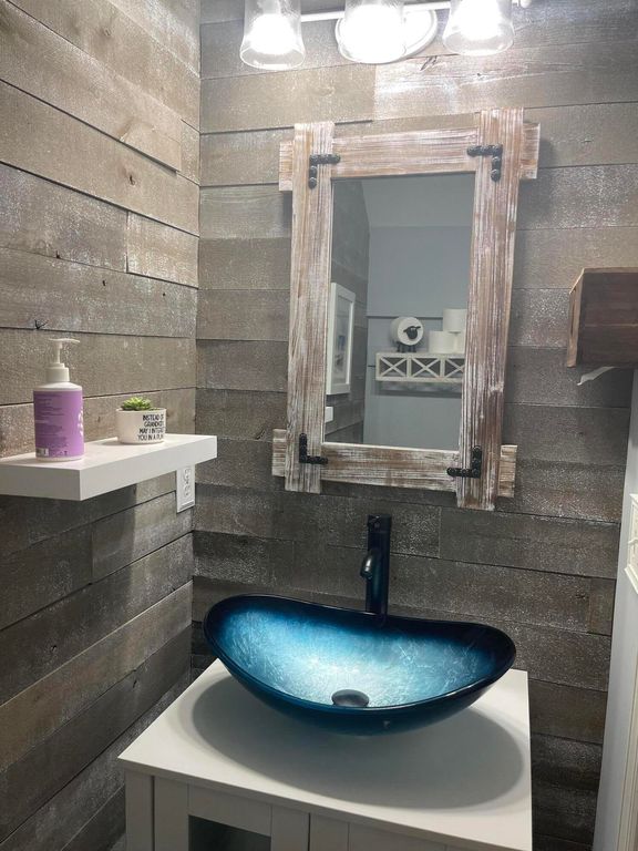 Image 13 of property listing at 8149 Shadow Oak Drive, North Charleston, SC 29406