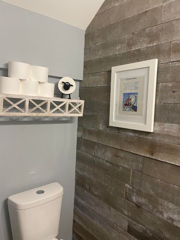 Image 14 of property listing at 8149 Shadow Oak Drive, North Charleston, SC 29406