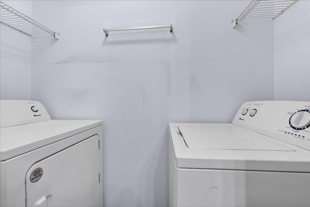 Image 15 of property listing at 8149 Shadow Oak Drive, North Charleston, SC 29406