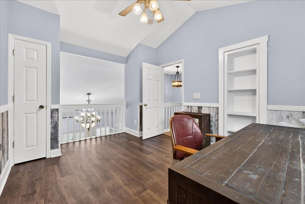 Image 18 of property listing at 8149 Shadow Oak Drive, North Charleston, SC 29406