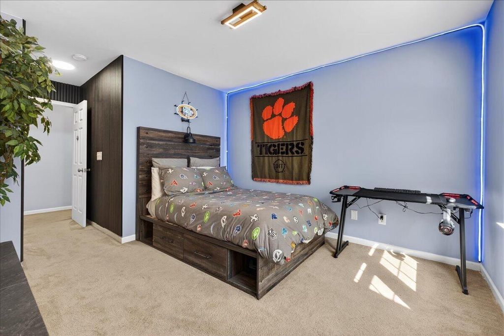 Image 24 of property listing at 8149 Shadow Oak Drive, North Charleston, SC 29406