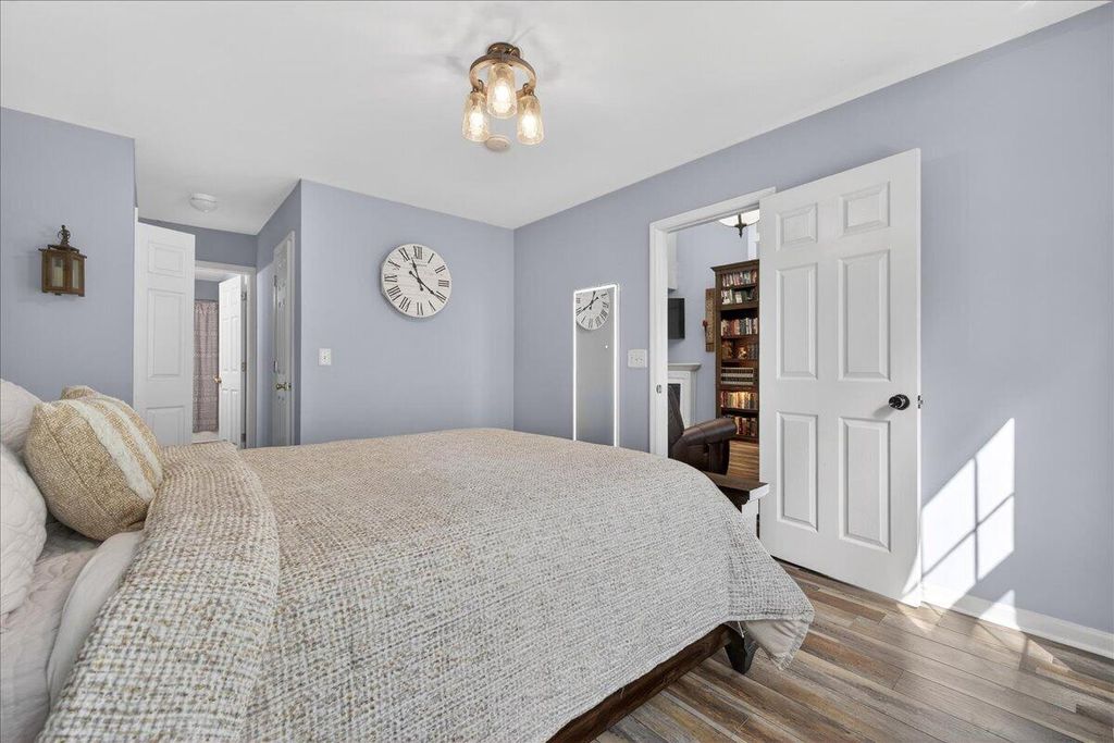 Image 27 of property listing at 8149 Shadow Oak Drive, North Charleston, SC 29406