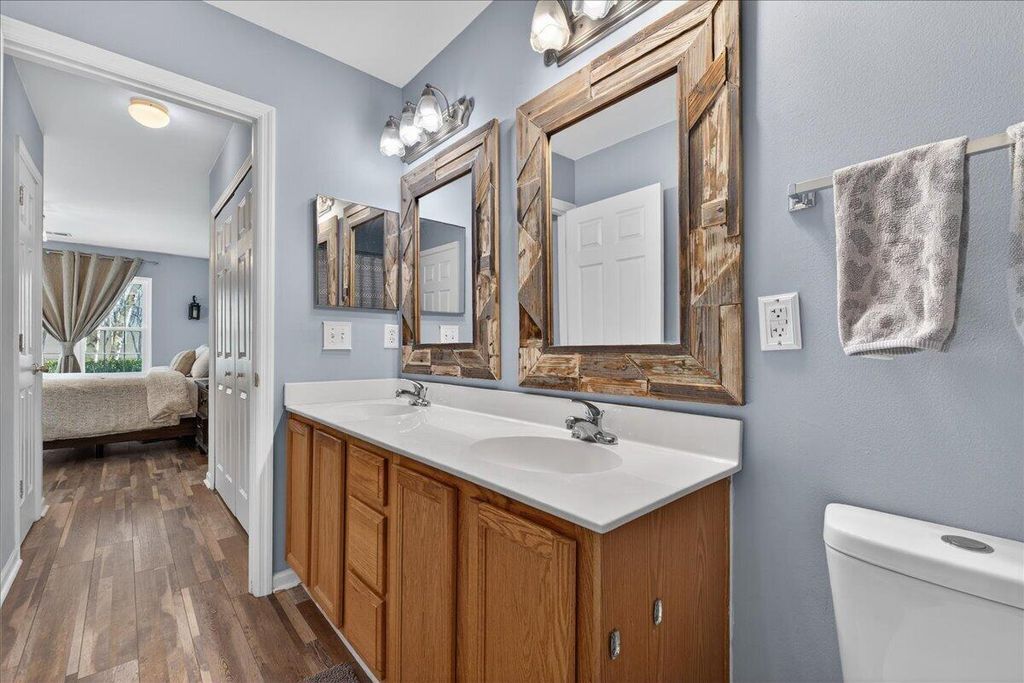 Image 29 of property listing at 8149 Shadow Oak Drive, North Charleston, SC 29406