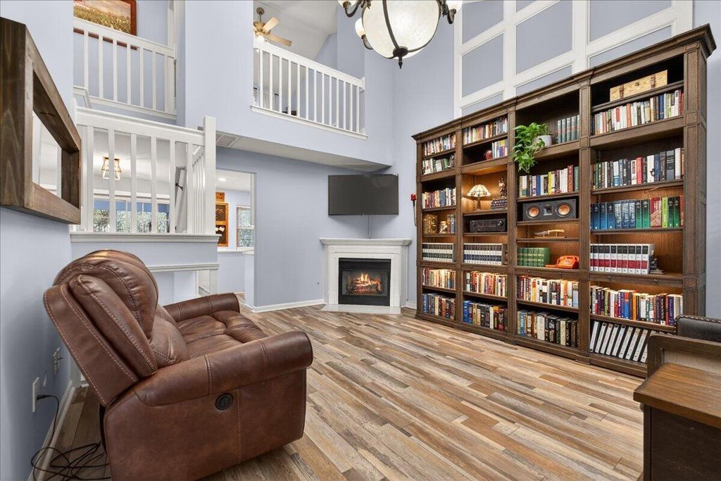 Image 3 of property listing at 8149 Shadow Oak Drive, North Charleston, SC 29406