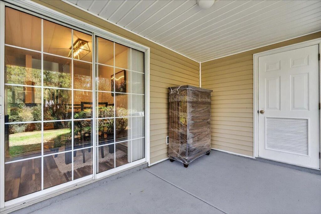 Image 31 of property listing at 8149 Shadow Oak Drive, North Charleston, SC 29406