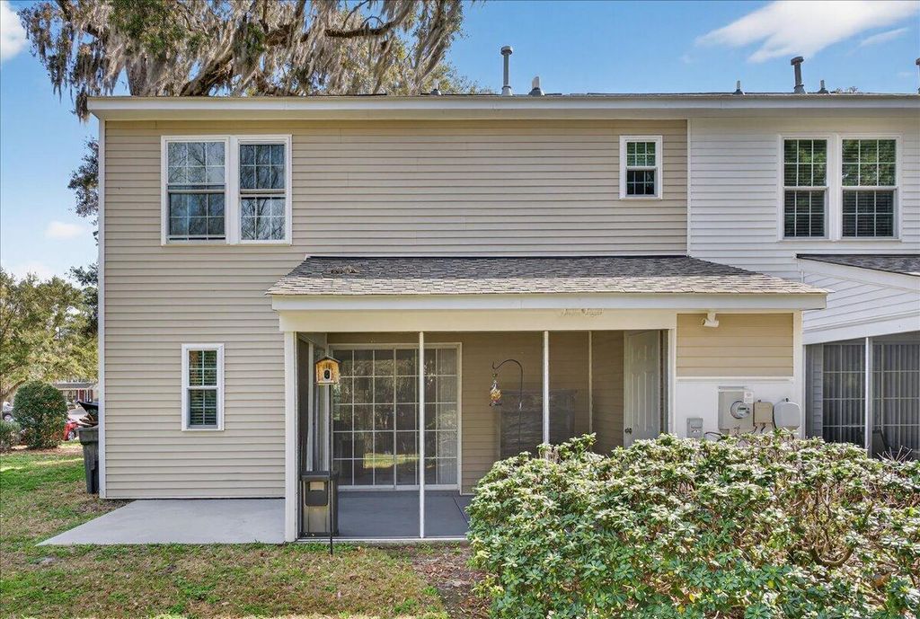 Image 33 of property listing at 8149 Shadow Oak Drive, North Charleston, SC 29406