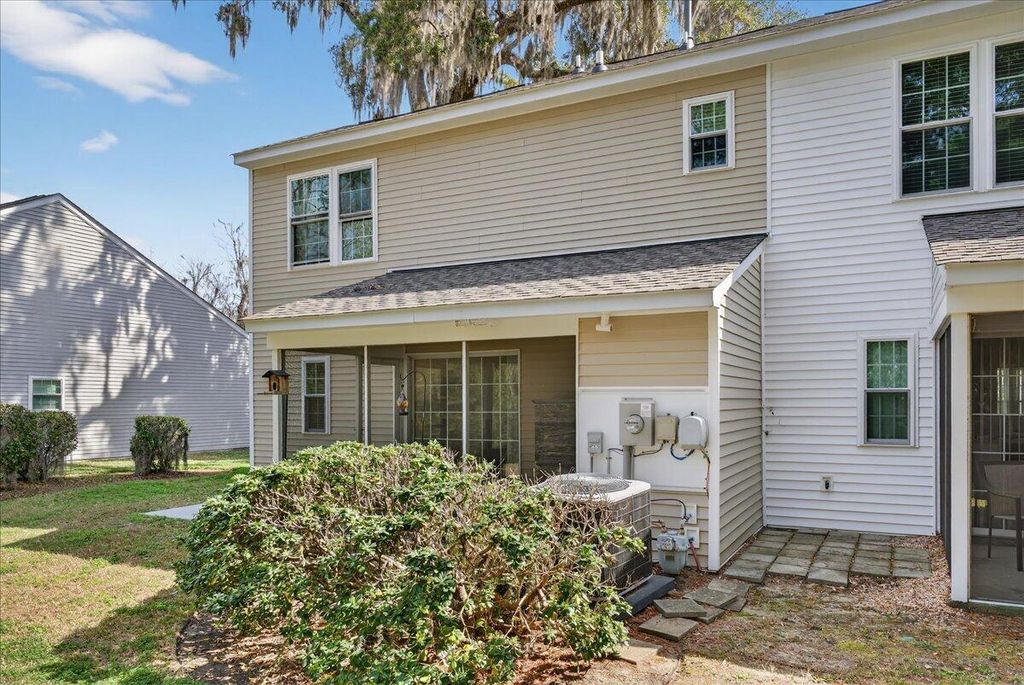 Image 34 of property listing at 8149 Shadow Oak Drive, North Charleston, SC 29406