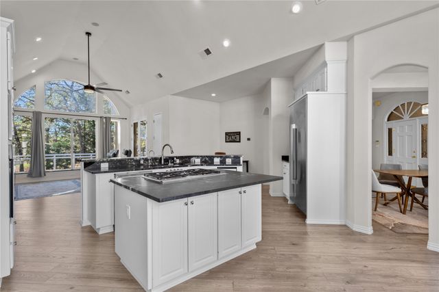 10984 Stagecoach Pass, Pilot Point, TX 76258